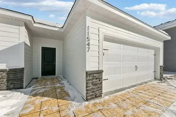 Exterior & garage